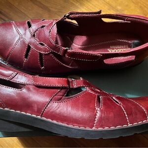 Clarks Women's Red Leather Flats Sandals Size 9.5